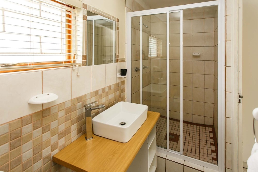 Langenhoven B and B