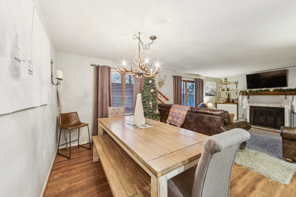 Hedges 7j - Comfortable Mountain Retreat 3 Bedroom Townhouse by The Summit at Gore Mountain