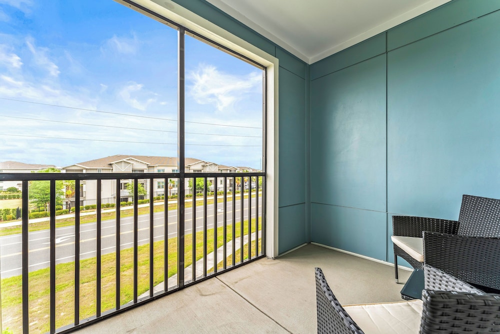 Monarch Apartments 15m to Parks, Pet Friendly, Free Parking by Heavenly Homes