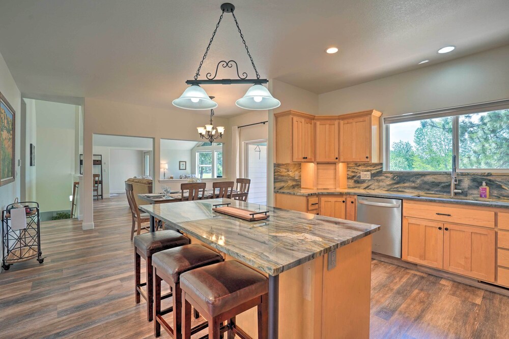 10-acre Bend Home < 4 Mi to Old Mill District