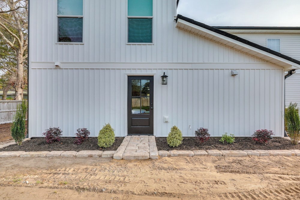 Walk to Pier: North Carolina Getaway in Oak Island