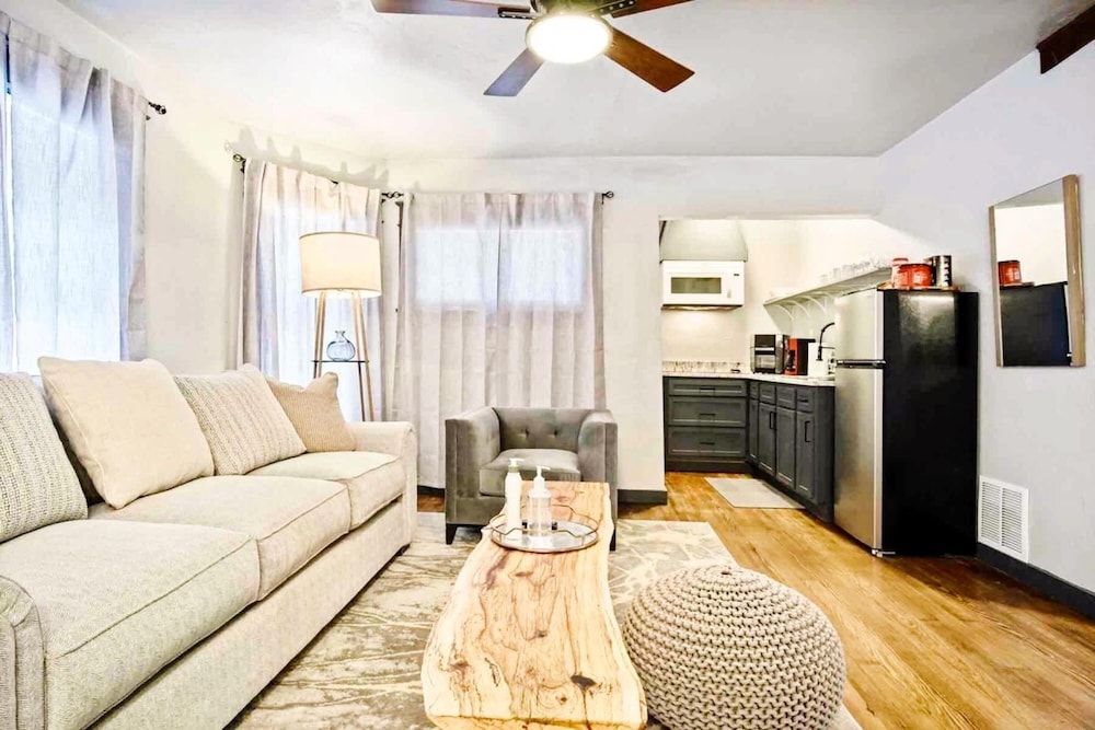 Oklahoma City Vacations - 3-story 6-bedroom 4 Bathrooms 3min-asian Dist - Property Image 83