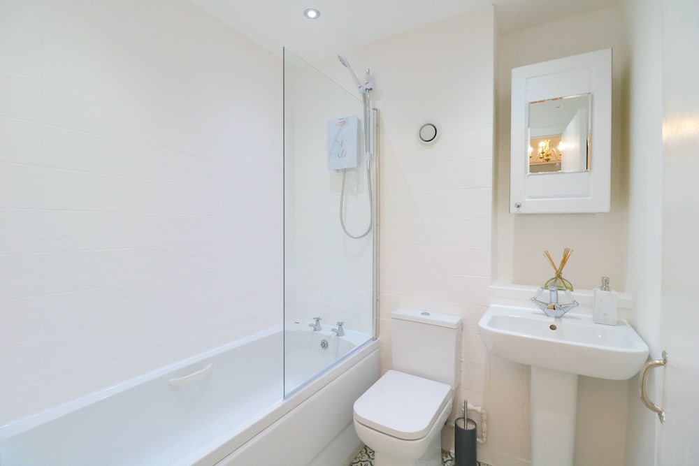 Comfortable Apartment in West End