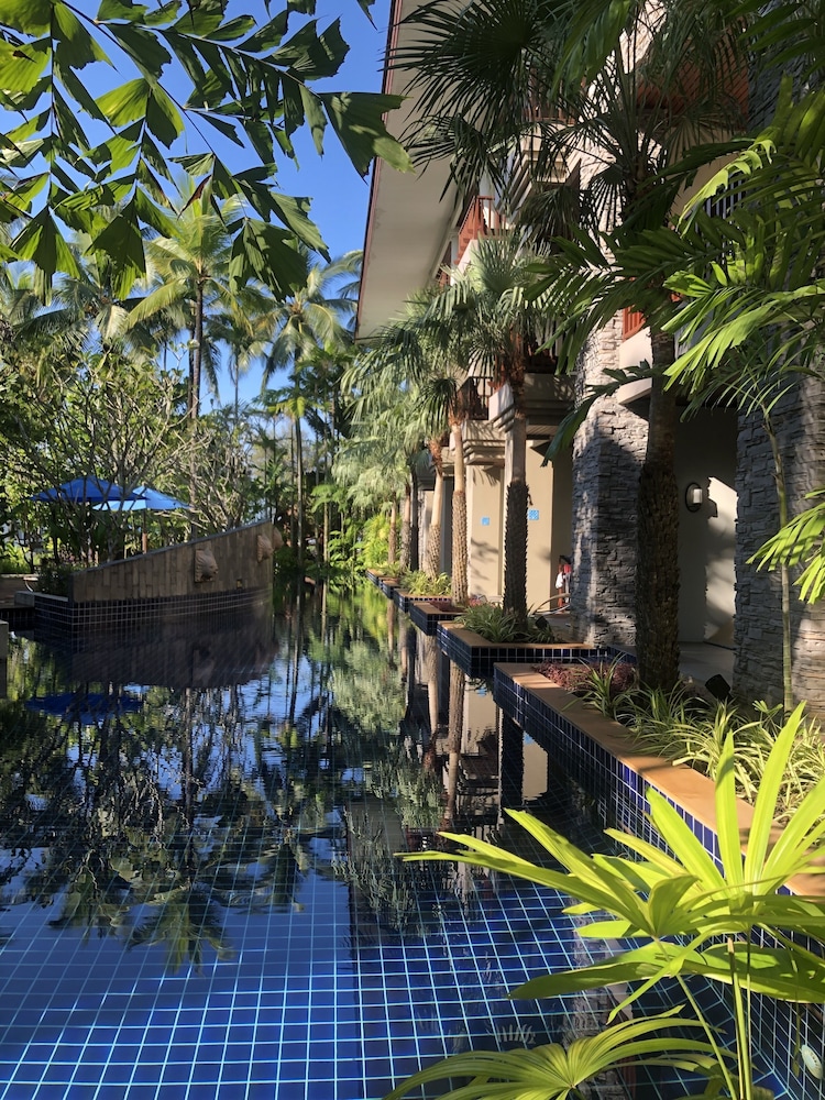 Graceland Khaolak Beach Resort