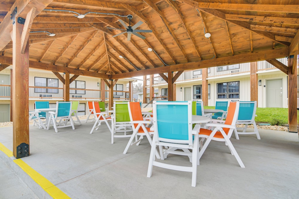 Walk to Branson Landing! Condo w/ Community Pools