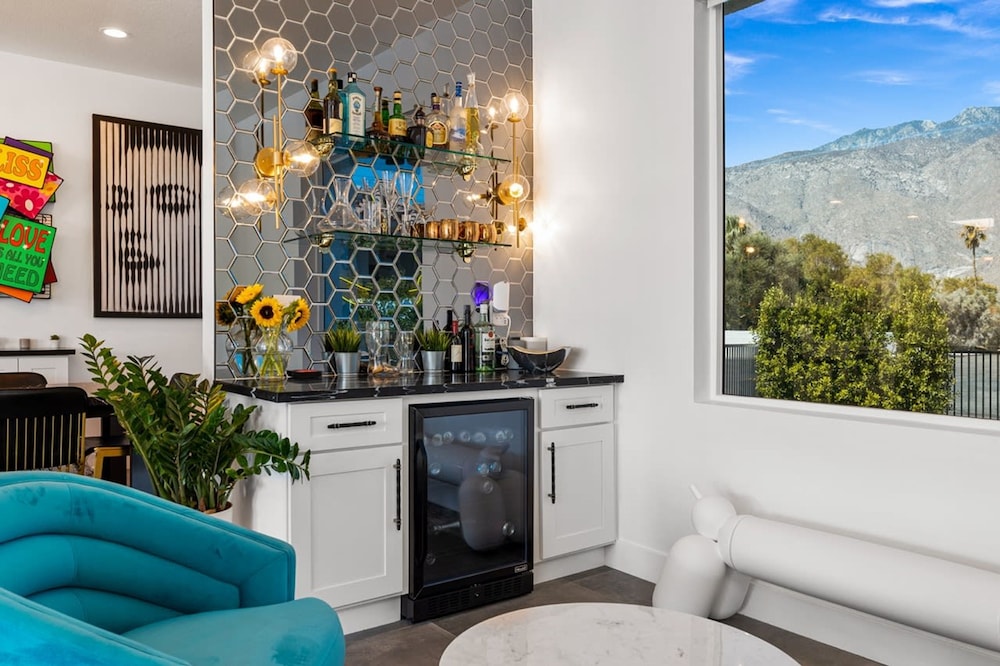 The Lighthouse- Monthly 4 bd 4 bth Pool Spa