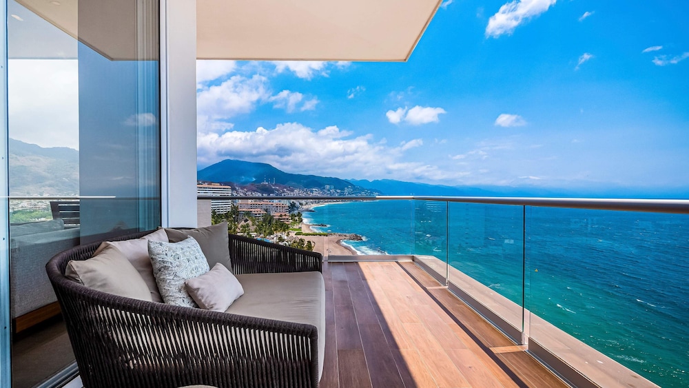 Panoramic Hot Tub Oceanview Penthouse
