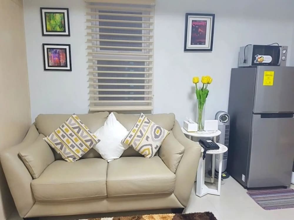 Apex At Jazz Makati - 41m2 Corner Apartment With Private Balcony City View