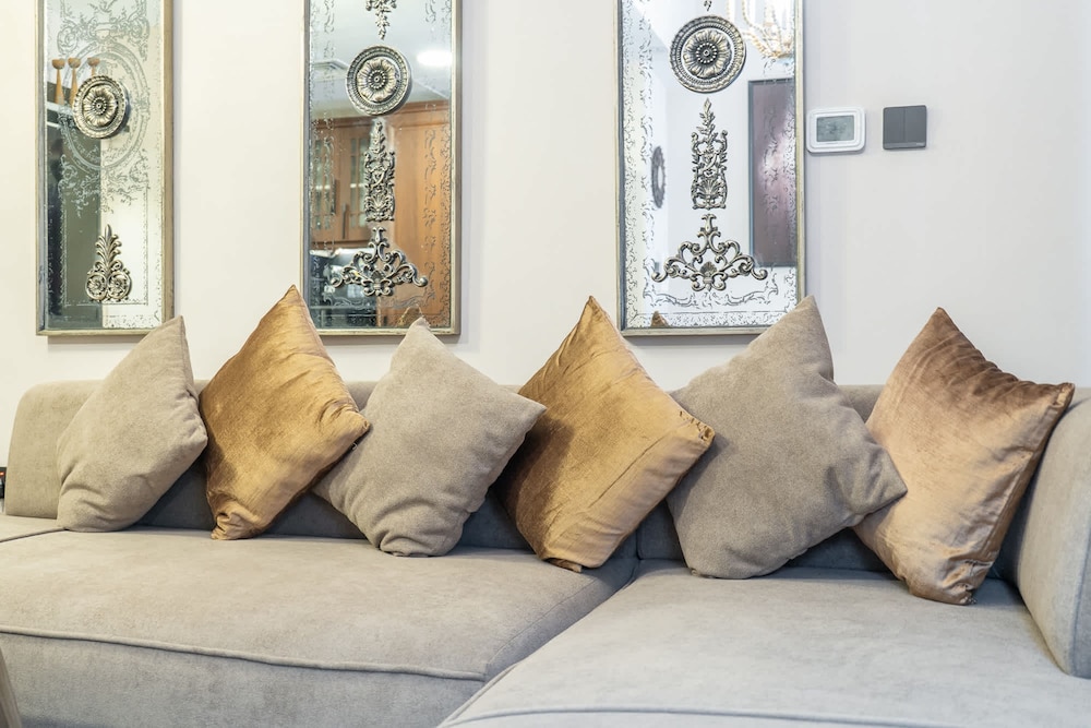 Extravagant Studio Stay for 2 in JVC