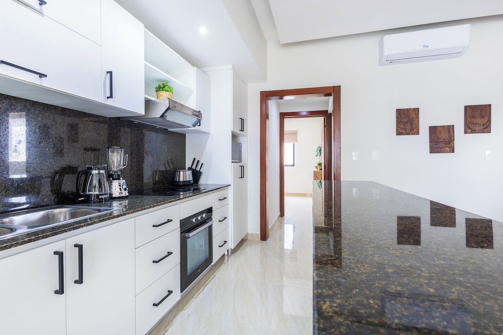 Tropical 2BR Retreat - Terrace, BBQ and Pool