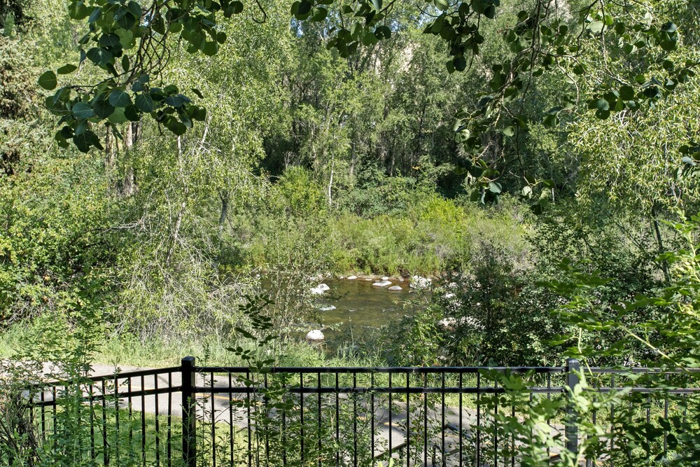 104 Lodge At Brookside 2 Bedroom Condo by RedAwning - Property Image 6