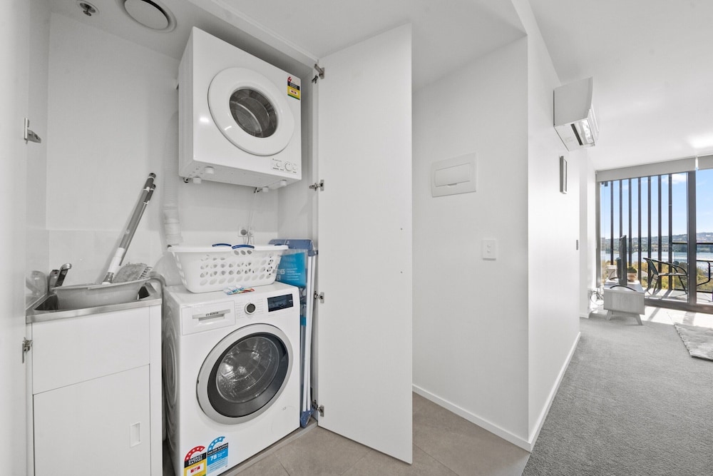 Sleek 2-bed Apartment With Rooftop Garden Access