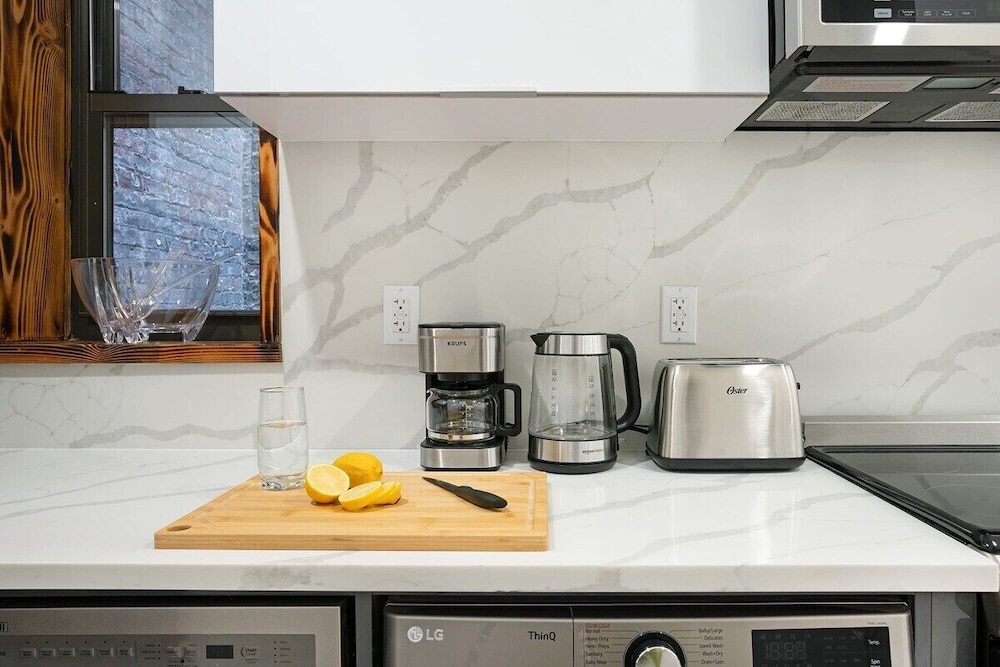 48 Midtown West Apt
