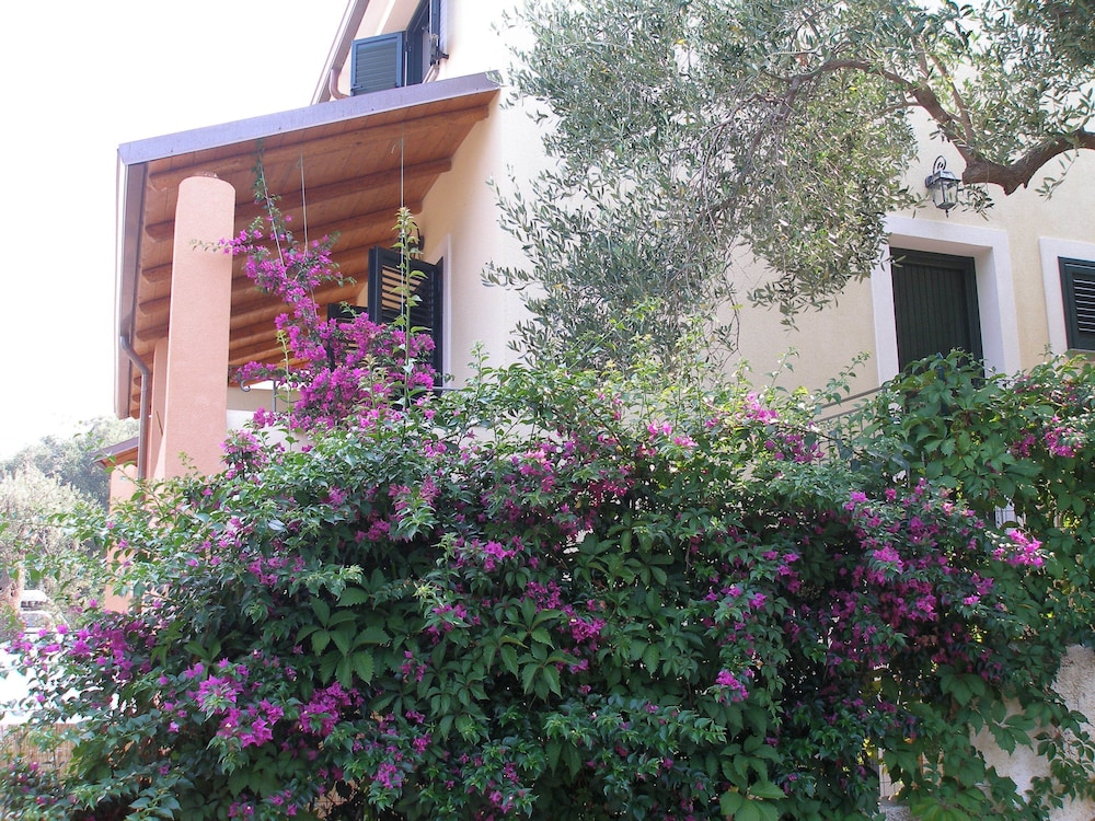 Residenza Turistica Torre delle Viole
