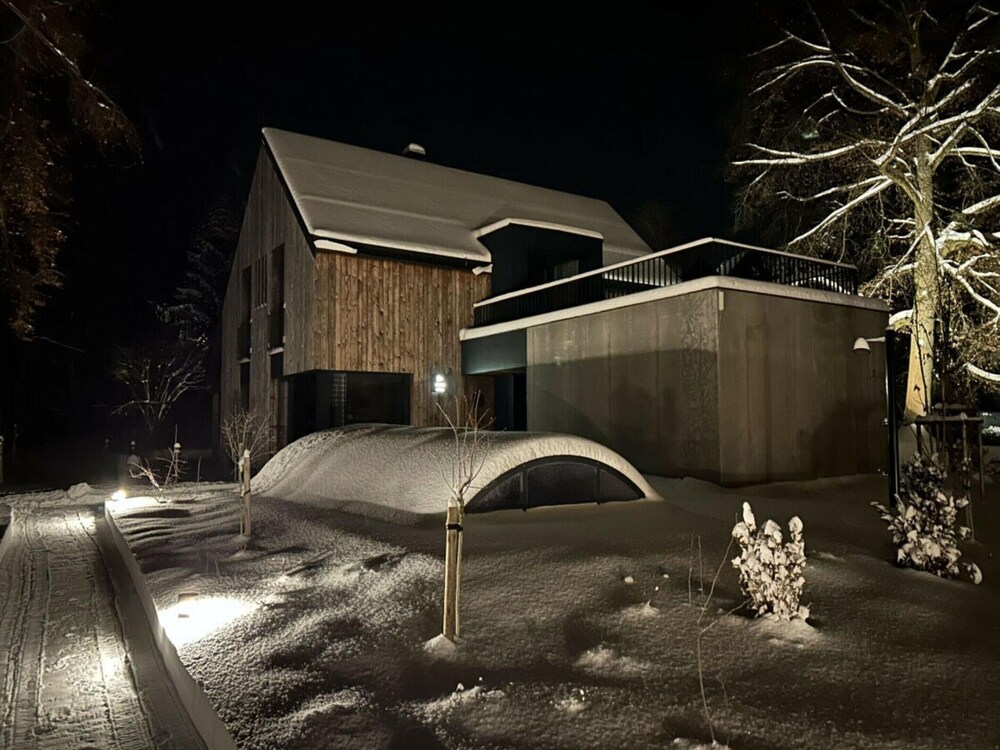 Spacious Villa With Good Ambience