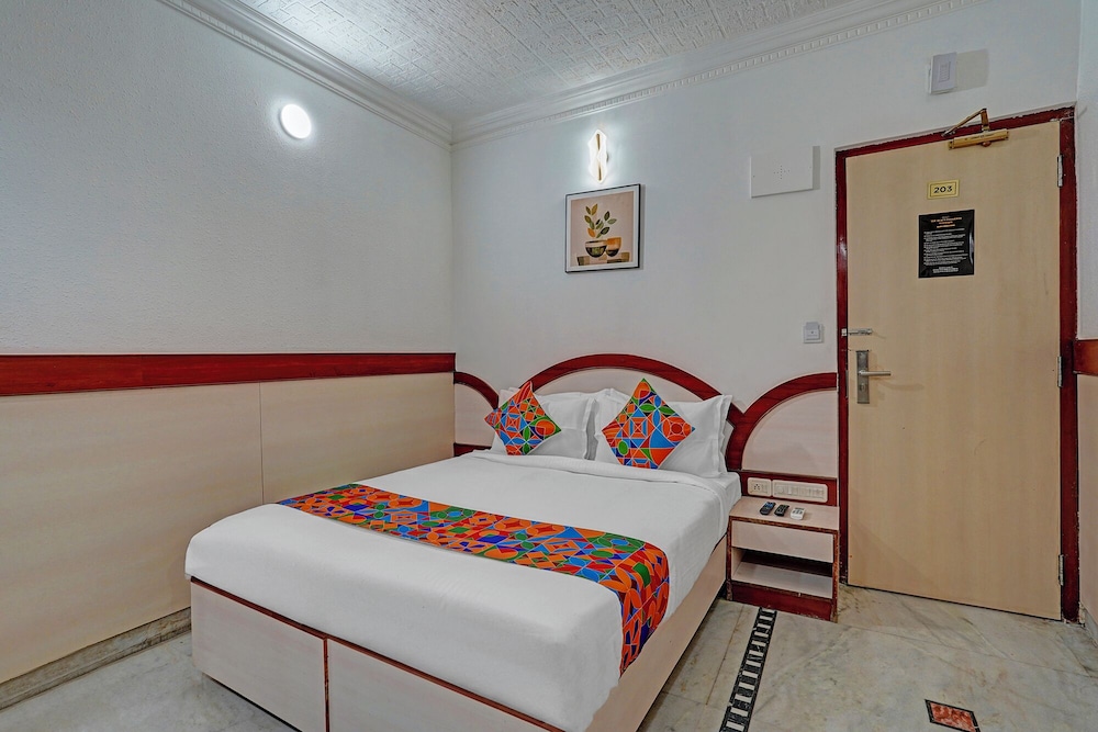 Fabhotel The Black Diamond