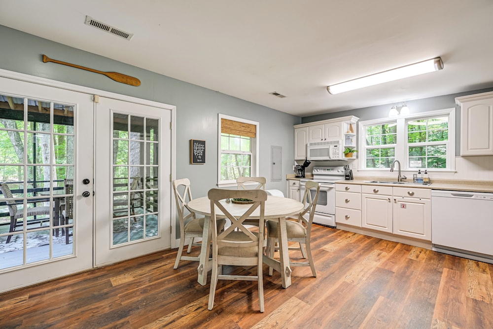 Pet-friendly Philpott Lake Cabin: Hiking & Boating