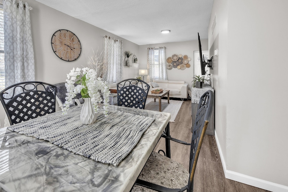 Serene Corner Cottage With Hot Tub 3 Bedroom Home