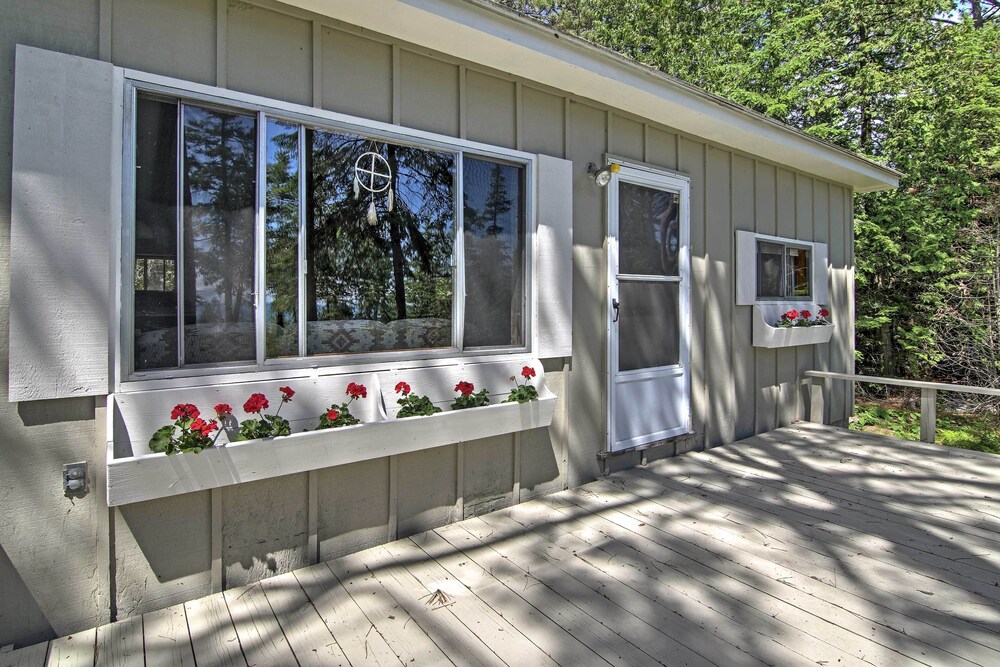 Rustic De Tour Village Cabin w/ Deck on Lake Huron