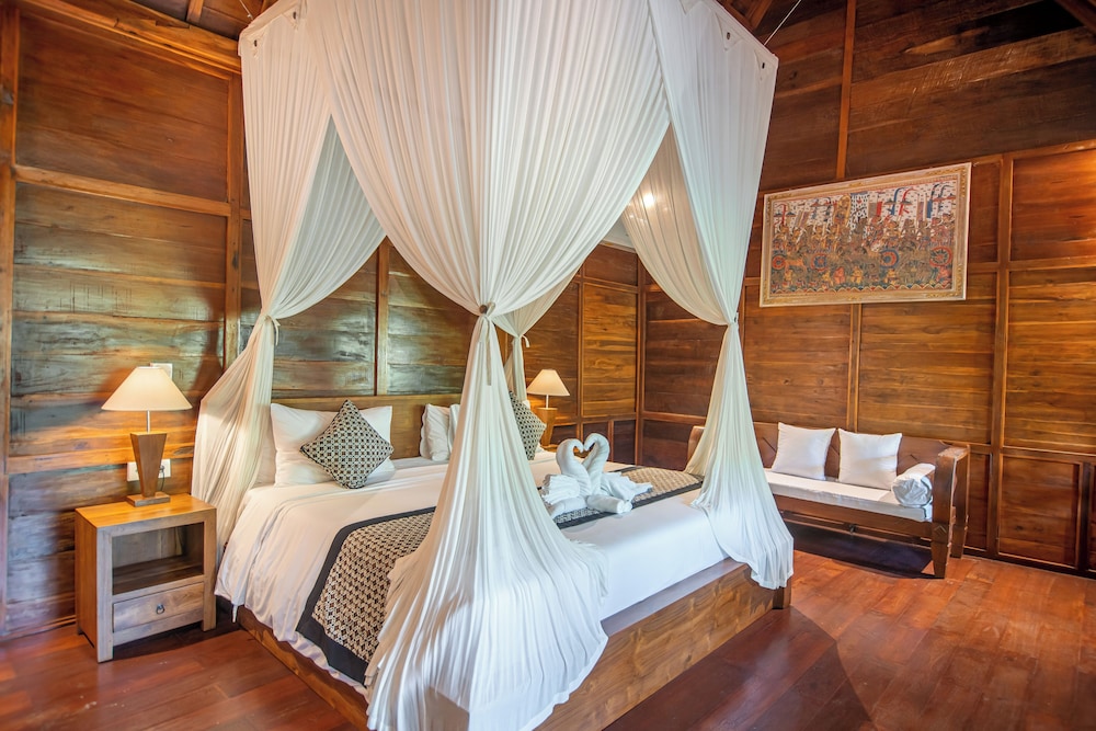 Kerjim Wooden Villa