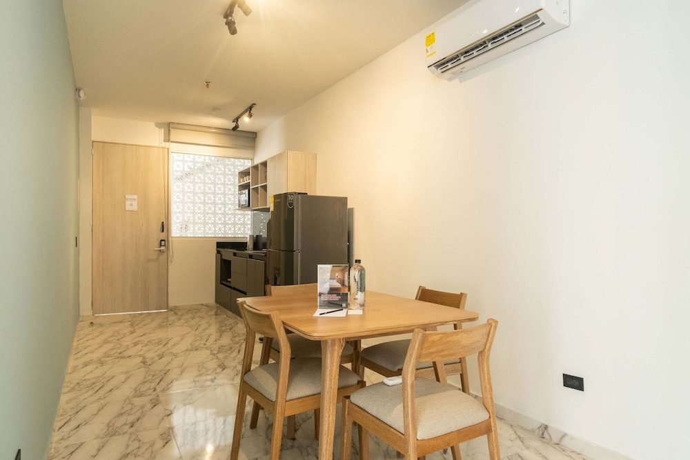 w Modern 3BR w AC Steps From Ciudad Amurallada