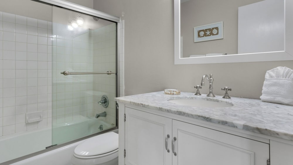 2BR Beachfront Townhome w/ Beach Service + Free Attraction Tickets!