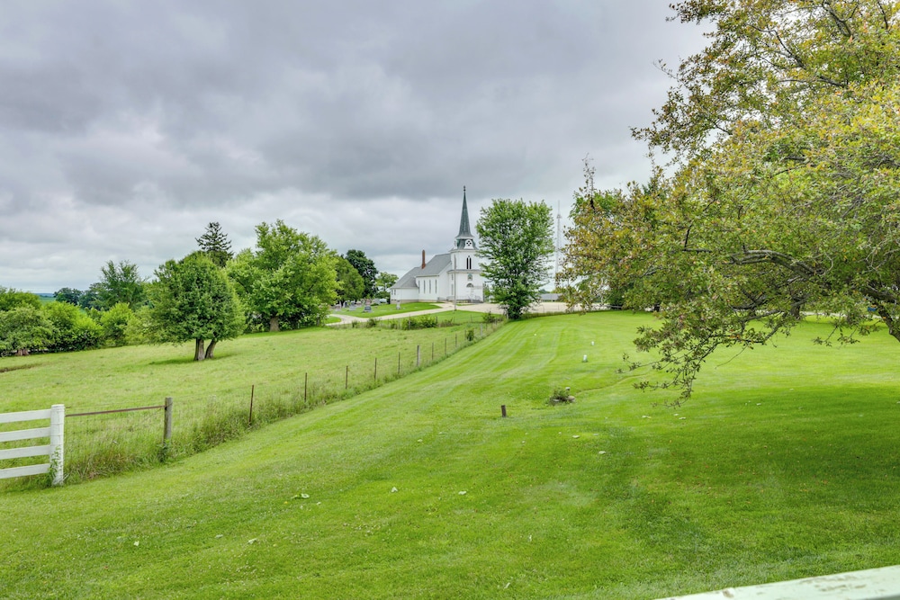 Group Getaway: Luxe Farmhouse in Mt Horeb!