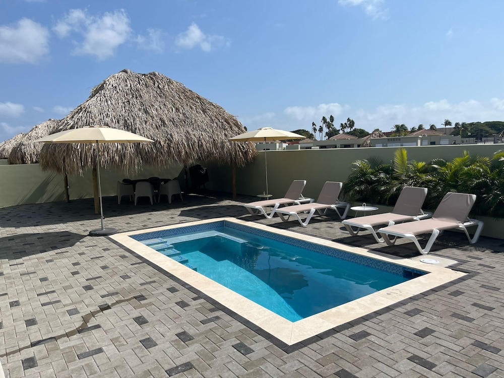 Villa Paradise with pool at mambo beach