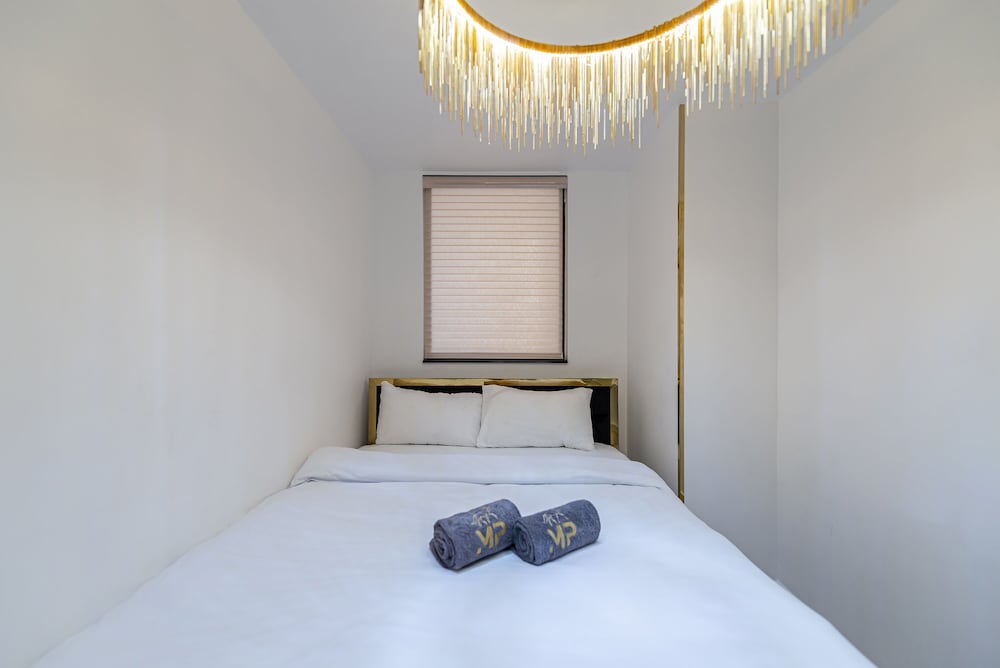 Marco Polo - Deluxe Waterfront Roomy Apt, Perfect for Groups