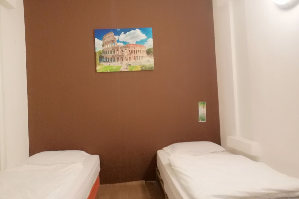 OYO 89880 Vstay 2 Guesthouse photo 8