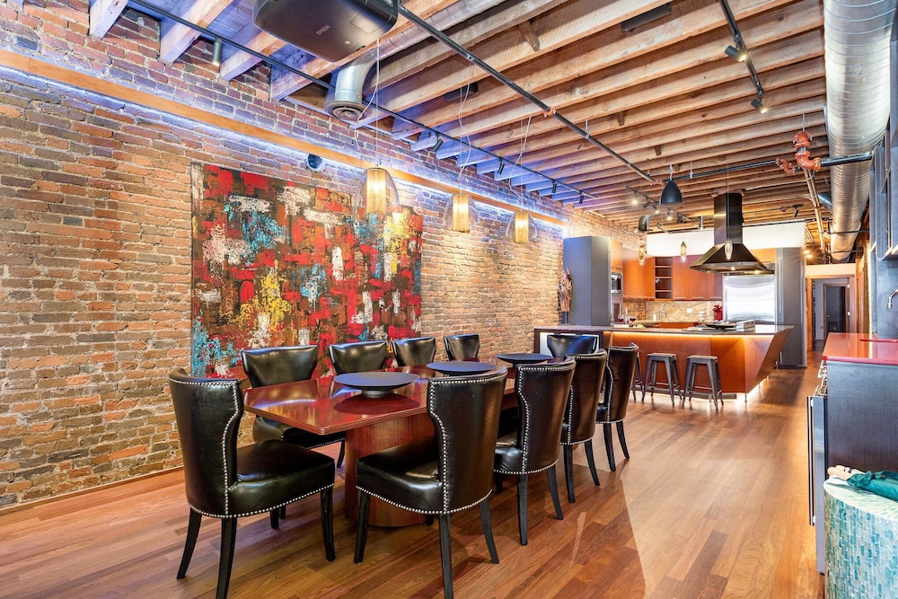 Jamloft - Printers Alley - Walk to Broadway