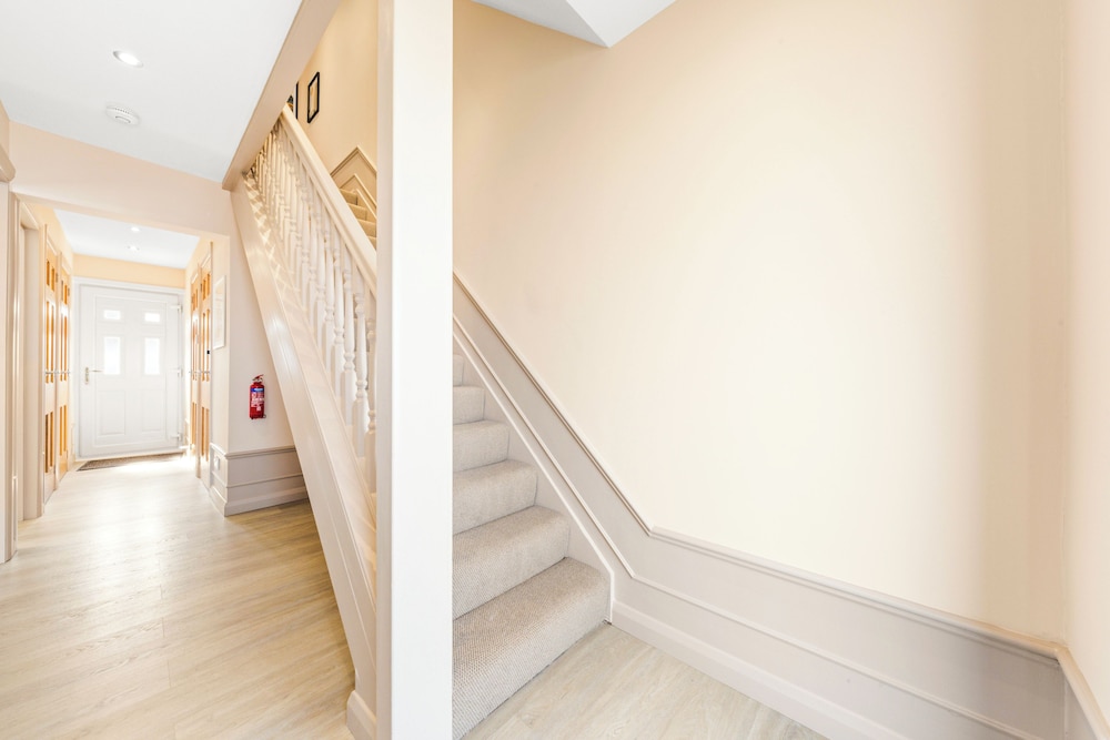 Modern 3Bed Home Next To Glasgow Airport