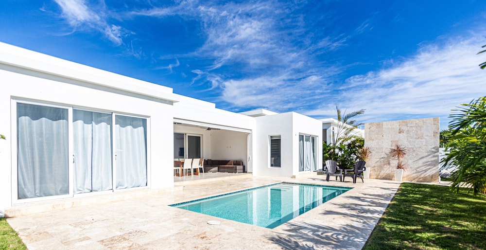 Spacious Family Suite, Ocean Village!