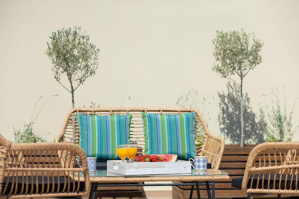 Peach- Sea View Exclusive Maisonette