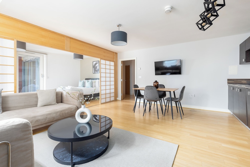 Spacious 2 Bed Apartment in Dalston
