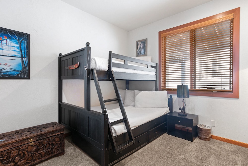 2430 Queen Esther Dr - 5 Bedroom Home with Spa 5 Home