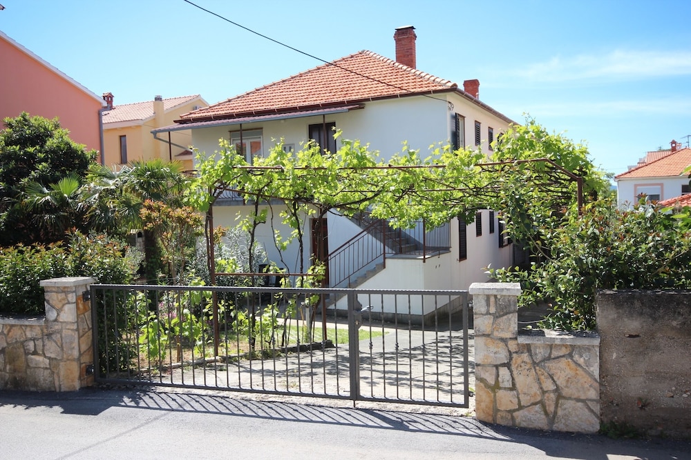 Comfortable Apartment, Zadar Borik, up To 5 Persons