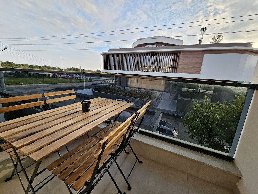 Professionally Maintained Spacious New Suites 2-3