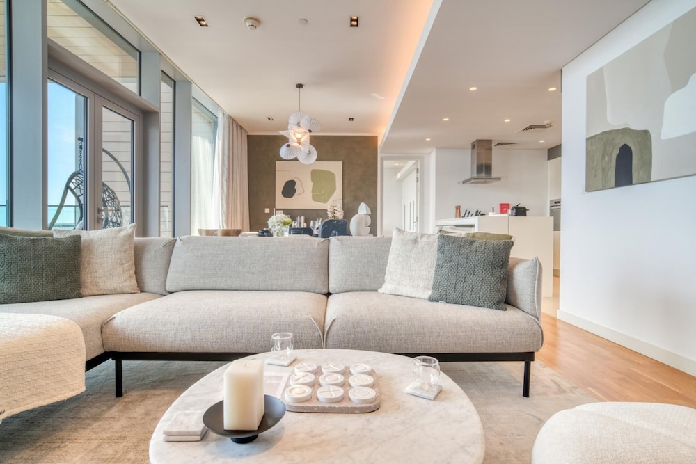 Sparkling Balcony Sea View Apt in Bluewaters