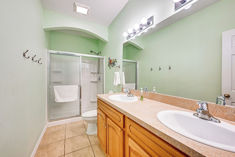 Pet-friendly Gem w/ Yard & Pool Access in Sebring