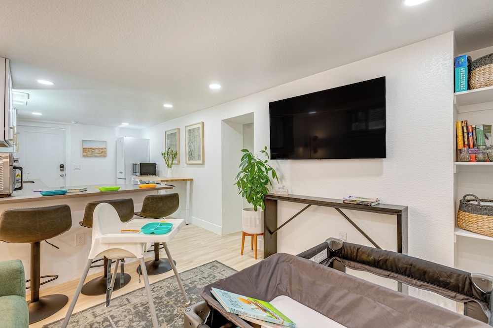 Wash Park Access: Denver Apt w/ Outdoor Dining!
