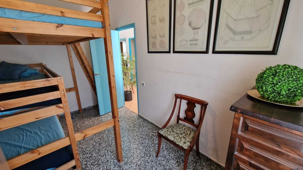 House With Exclusive Pool and Garden 7 min Walk From the Beach and the Center