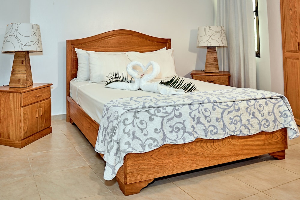Los Corales Beach Village