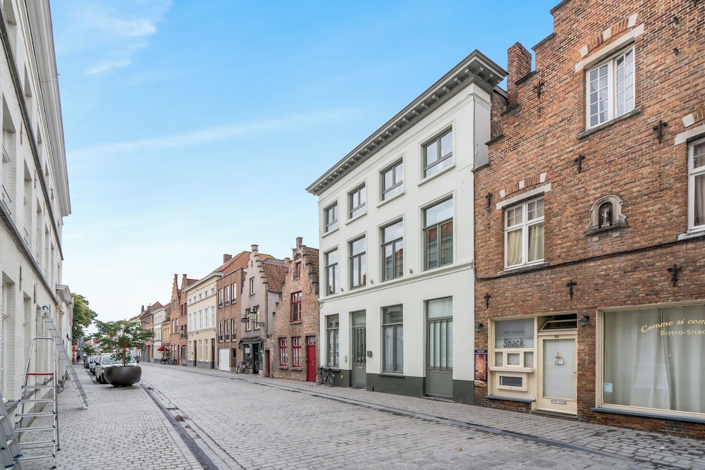 Inn Bruges Suites