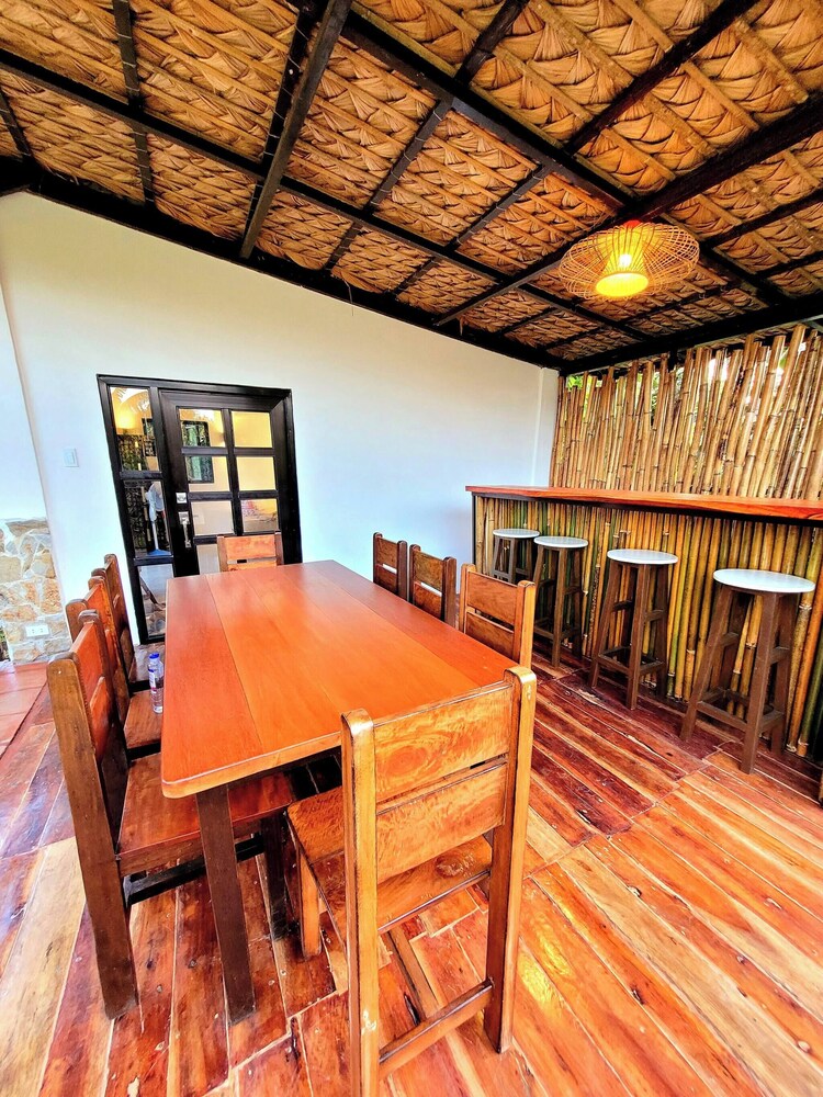 Modern Bahay Kubo Near Tagaytay - Casita Anahaw