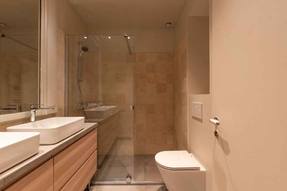 Splendid 5BR Family Apartment - Trocadero