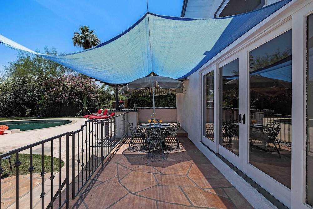 Dandelion by Avantstay Pool, 0.2mi to Downtown!