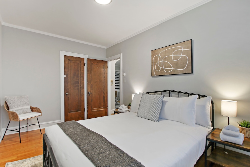 Harmonious 2BR Apt - Lockwood 3