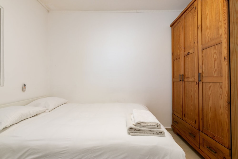 Stylish & Cozy Seaview Vacation APT view 5