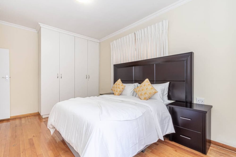 Super Spacious Fun Home! With Pool, Den and Bar
